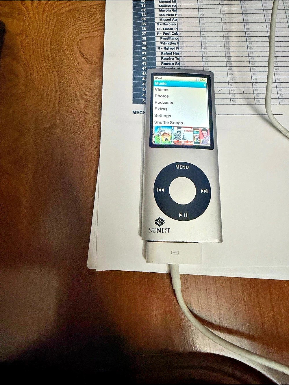 Apple iPod nano (3rd Generation) ) 8GB Silver MP3 Player